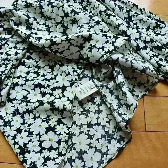 Rebecca Taylor | Black & White Floral Drawstring Paige Fleur V-Neck Top Size 0 - Picture 10 of 12